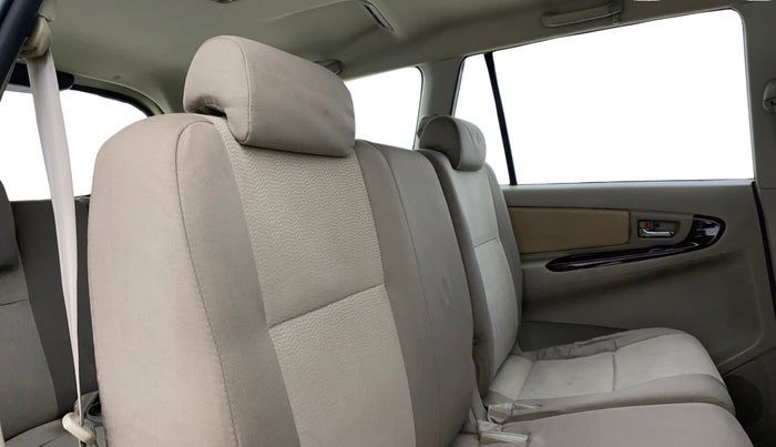 2014 Toyota Innova 2.5 VX 8 STR, Diesel, Manual, 79,175 km, Right Side Rear Door Cabin