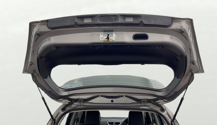 2017 Maruti Swift ZXI, Petrol, Manual, 40,771 km, Boot Door Open