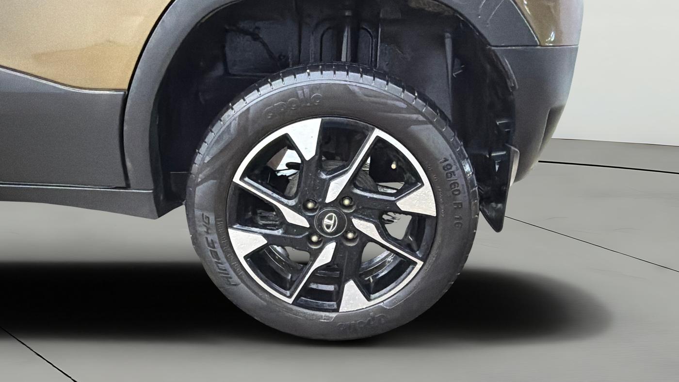 2022 Tata PUNCH ACCOMPLISHED MT, Petrol, Manual, 34,689 km, Left Rear Wheel