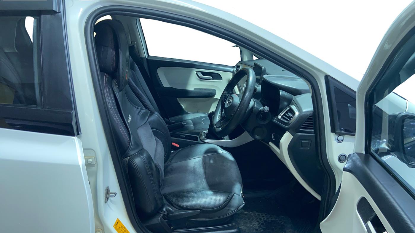 2023 Tata ALTROZ XZ DIESEL, Diesel, Manual, 57,043 km, Right Side Front Door Cabin