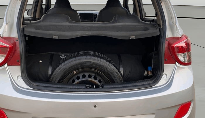 2016 Hyundai Grand i10 MAGNA AT 1.2 KAPPA VTVT, CNG, Automatic, 81,411 km, Boot Open Zoomed View