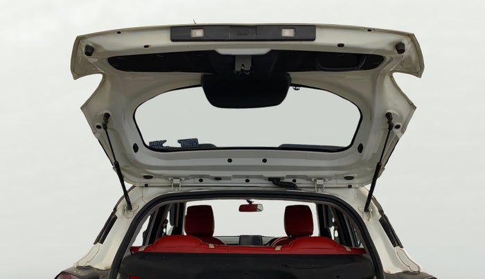 2022 Tata PUNCH ACCOMPLISHED MT, CNG, Manual, 74,630 km, Boot Door Open