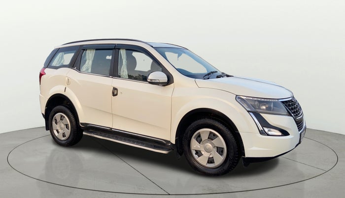 2018 Mahindra XUV500 W11 AT, Diesel, Automatic, 1,03,757 km, Right Front Diagonal