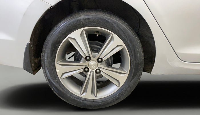 2018 Hyundai Verna 1.6 VTVT SX, Petrol, Manual, 78,038 km, Right Rear Wheel