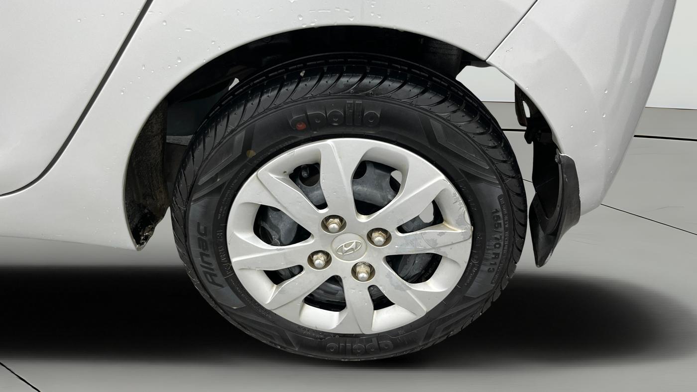 2015 Hyundai Eon MAGNA +, Petrol, Manual, 73,475 km, Left Rear Wheel