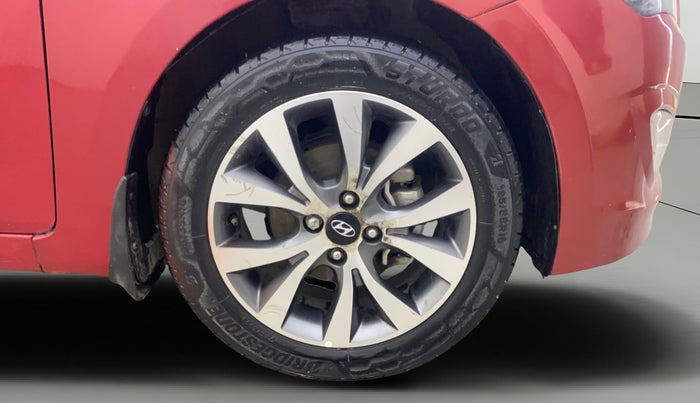 2016 Hyundai Verna 1.6 VTVT SX AT, Petrol, Automatic, 60,245 km, Right Front Wheel