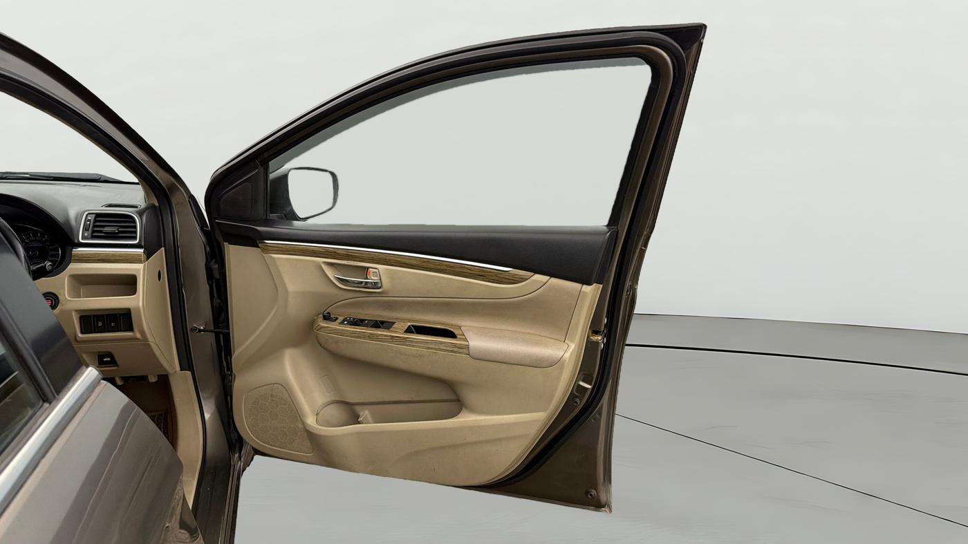 2019 Maruti Ciaz ALPHA 1.5 SHVS PETROL, Petrol, Manual, 1,05,643 km, RHS Front Door
