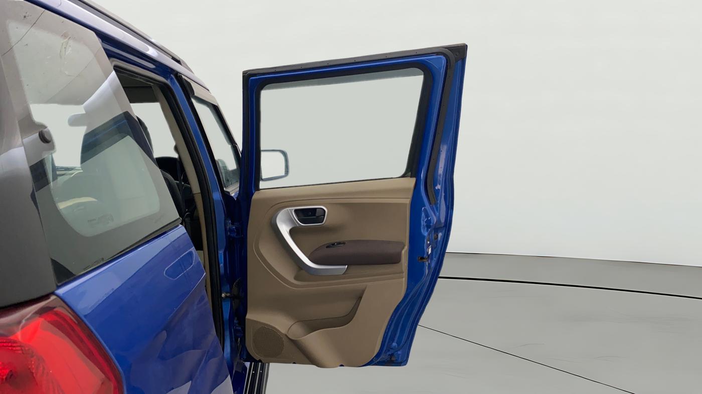 2015 Mahindra TUV300 T8 AMT, Diesel, Automatic, 99,195 km, RHS Rear Door