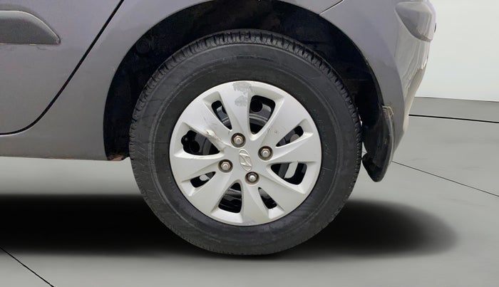 2013 Hyundai i10 MAGNA 1.2, Petrol, Manual, 1,04,654 km, Left Rear Wheel