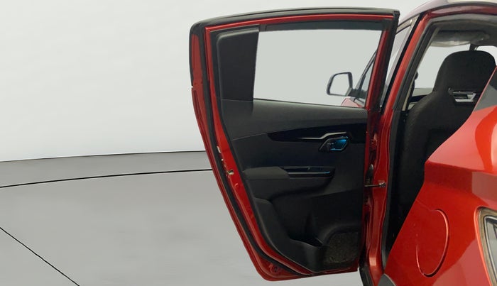 2017 Mahindra KUV 100 NXT K8 P 6 STR DUAL TONE, Petrol, Manual, 40,703 km, LHS Rear Door