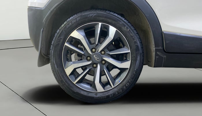 2020 Mahindra XUV300 W8 (O) 1.2 PETROL, Petrol, Manual, 28,357 km, Right Rear Wheel