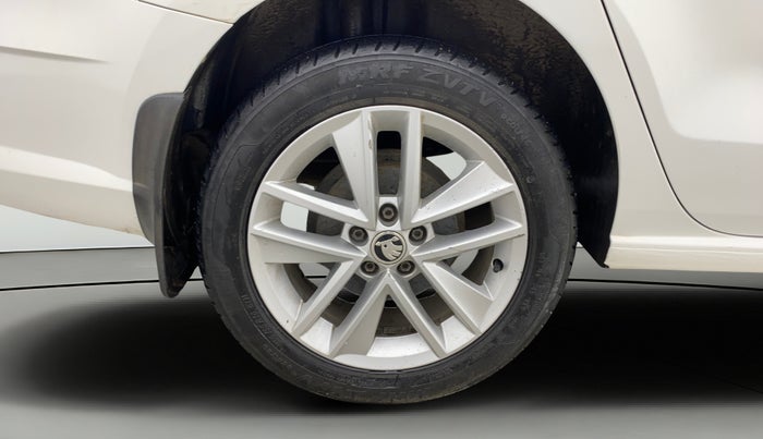 2017 Skoda Rapid STYLE 1.5 TDI AT, Diesel, Automatic, 1,12,847 km, Right Rear Wheel