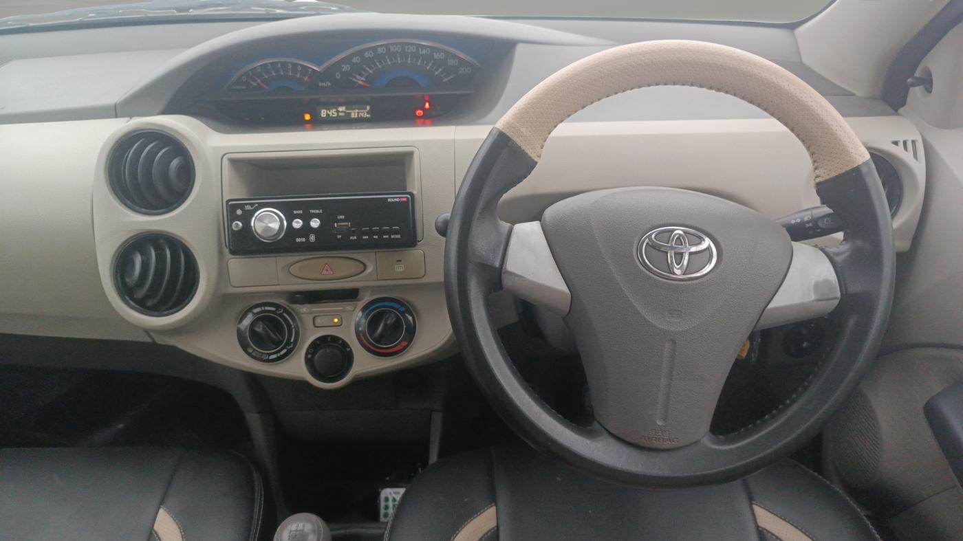 2015 Toyota Etios Liva G, Petrol, Manual, 83,141 km, Steering Wheel Close Up