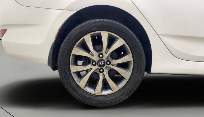 2014 Hyundai Verna FLUIDIC 1.6 CRDI SX, Diesel, Manual, 1,35,671 km, Right Rear Wheel