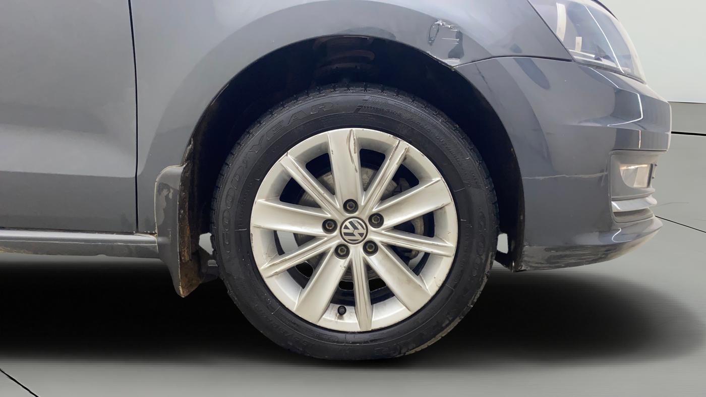 2016 Volkswagen Vento HIGHLINE PETROL AT, Petrol, Automatic, 56,101 km, Right Front Wheel