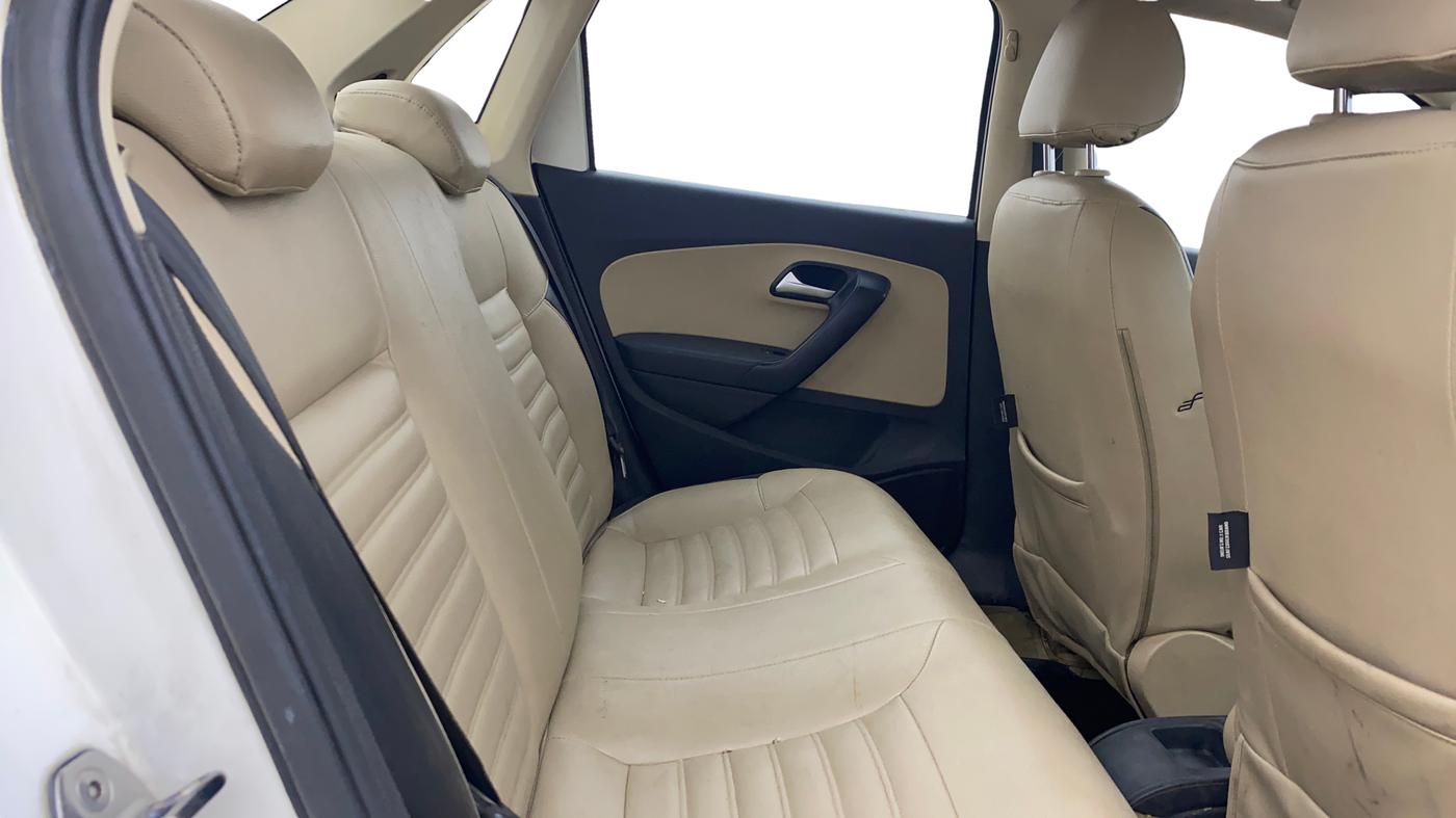 2017 Volkswagen Ameo COMFORTLINE 1.5 AT, Diesel, Automatic, 1,07,411 km, Right Side Rear Door Cabin