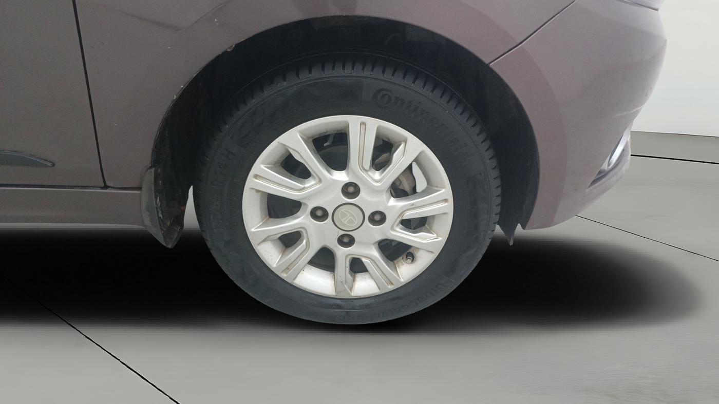 2017 Tata Tiago XZA PETROL, Petrol, Automatic, 39,600 km, Right Front Wheel