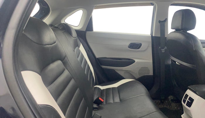 2023 Hyundai NEW I20 SPORTZ 1.2 MT, Petrol, Manual, 24,464 km, Right Side Rear Door Cabin