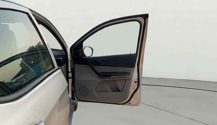 2018 Tata Tiago XT PETROL, CNG, Manual, 72,080 km, RHS Front Door