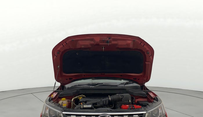 2021 Mahindra XUV300 W8 (O) 1.2 PETROL, Petrol, Manual, 1,10,613 km, Open Bonet