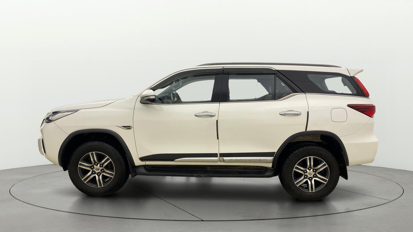 2017 Toyota Fortuner 2.8 4X2 MT, Diesel, Manual, 98,868 km, Left Side