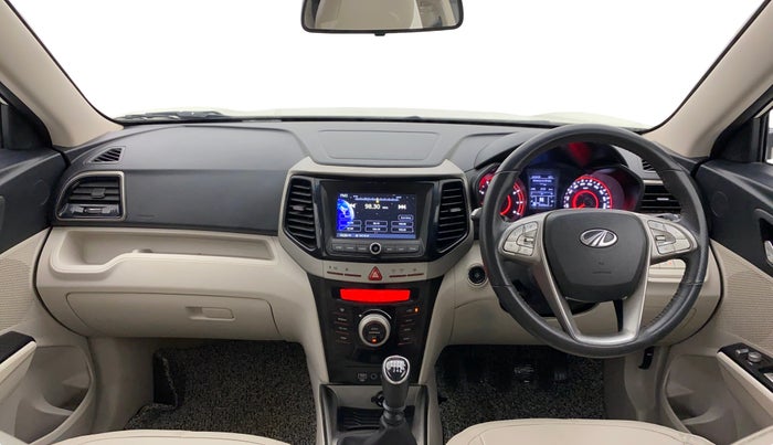 2021 Mahindra XUV300 W8 1.2 PETROL, Petrol, Manual, 24,301 km, Dashboard