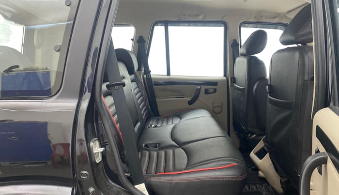 2024 Mahindra SCORPIO CLASSIC S11 7STR, Diesel, Manual, 32,413 km, Right Side Rear Door Cabin