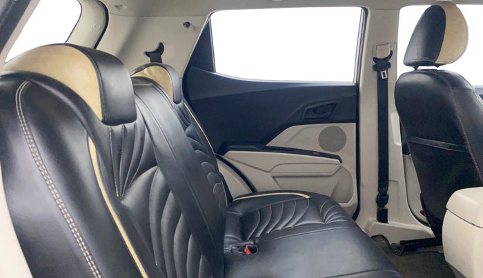 2021 Mahindra XUV300 W6 1.2 PETROL AMT, Petrol, Automatic, 81,586 km, Right Side Rear Door Cabin