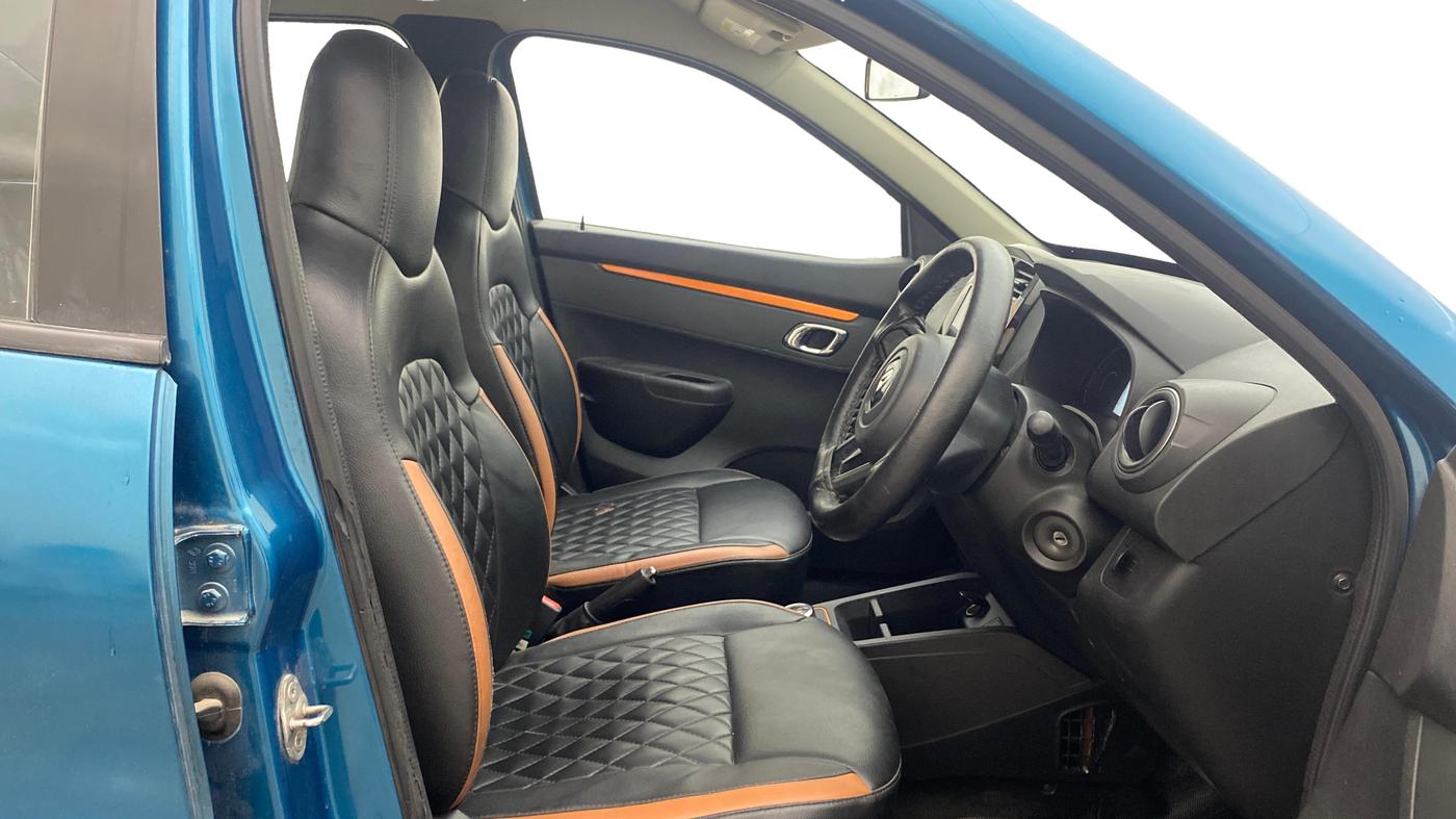 2019 Renault Kwid CLIMBER 1.0 AMT (O), Petrol, Automatic, 36,587 km, Right Side Front Door Cabin