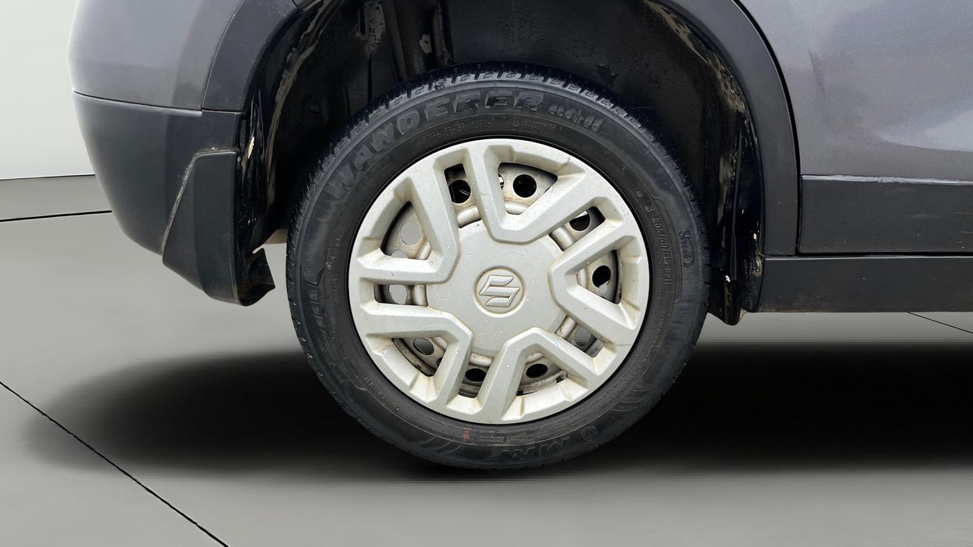 2021 Maruti Vitara Brezza LXI, Petrol, Manual, 62,197 km, Right Rear Wheel