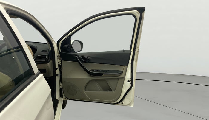 2018 Tata Tiago XT PETROL, Petrol, Manual, 1,49,097 km, RHS Front Door