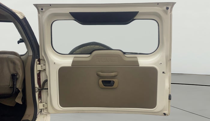 2017 Mahindra TUV300 T6 PLUS, Diesel, Manual, 30,609 km, Boot Door Open