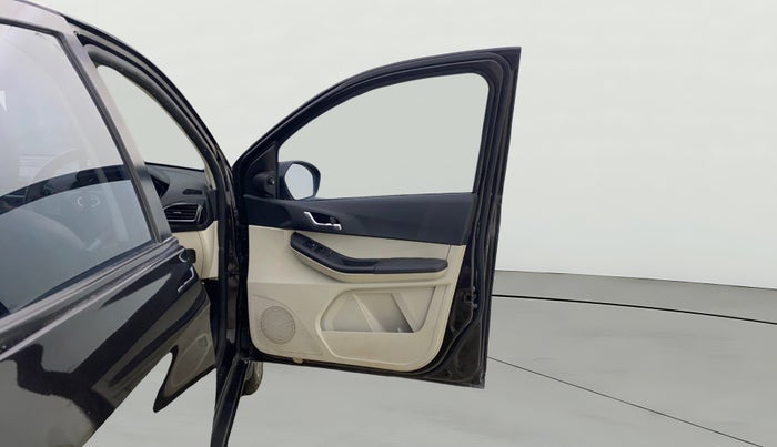 2022 Tata Tiago XZ PLUS PETROL, Petrol, Manual, 27,607 km, RHS Front Door