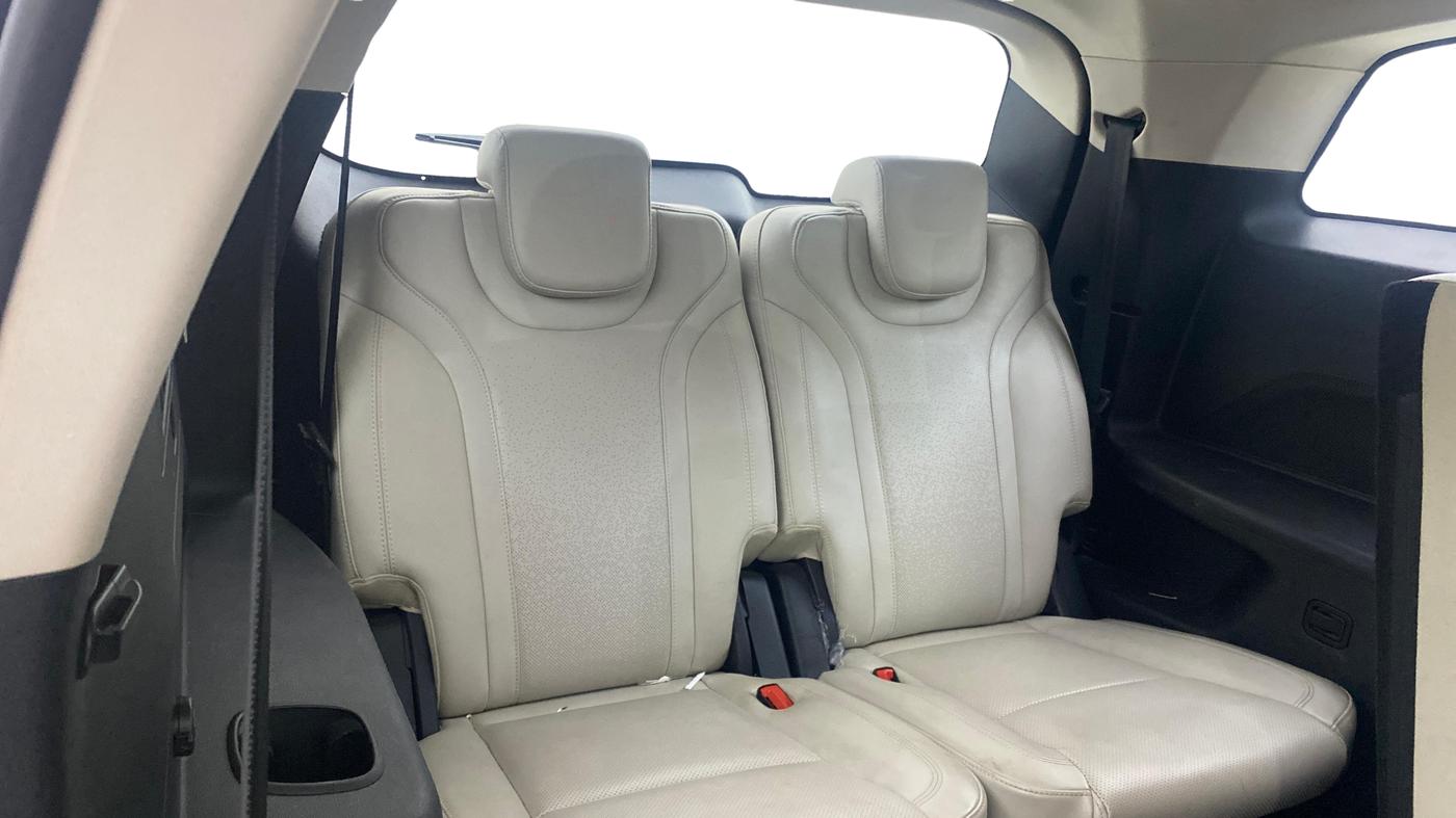 2021 Mahindra XUV700 AX 7 LUXURY P AT 7 STR, Petrol, Automatic, 47,374 km, Third Seat Row ( optional )