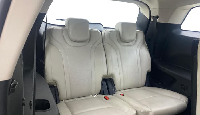2021 Mahindra XUV700 AX 7 LUXURY P AT 7 STR, Petrol, Automatic, 47,374 km, Third Seat Row ( optional )