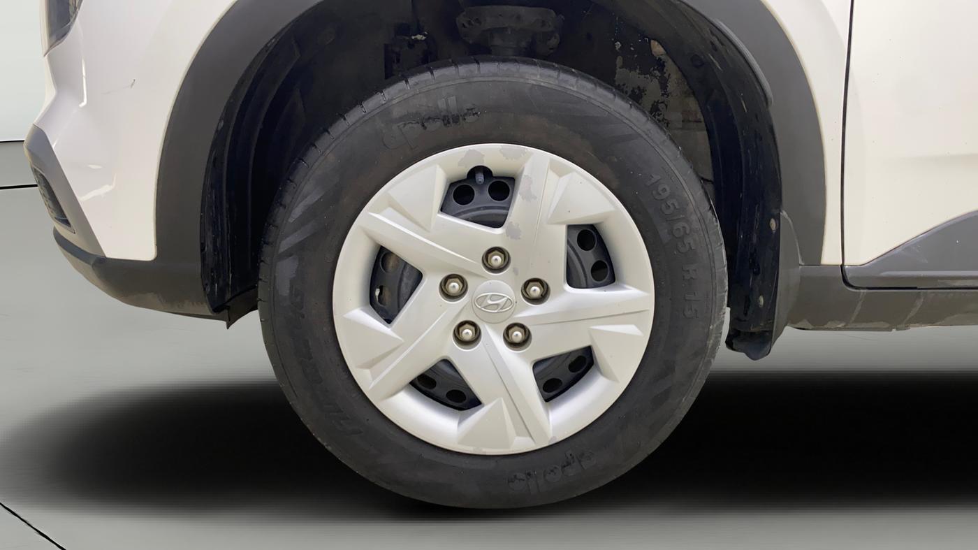 2020 Hyundai VENUE S 1.2, Petrol, Manual, 29,837 km, Left Front Wheel