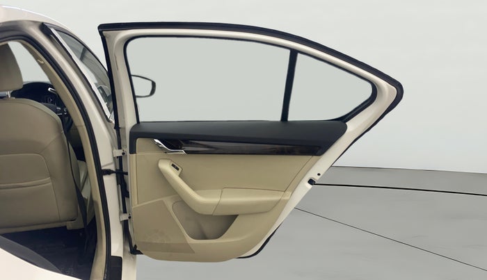 2016 Skoda Octavia STYLE PLUS AT 1.8 TSI, Petrol, Automatic, 63,863 km, RHS Rear Door