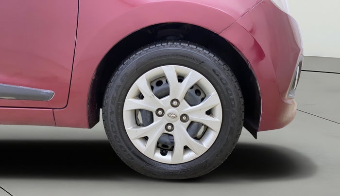 2015 Hyundai Grand i10 SPORTZ 1.2 KAPPA VTVT, Petrol, Manual, 1,01,302 km, Right Front Wheel