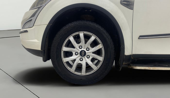 2015 Mahindra XUV500 W10 AWD, Diesel, Manual, 1,08,006 km, Left Front Wheel