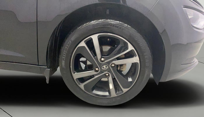 2022 Tata ALTROZ XZ PLUS DIESEL DARK EDITION, Diesel, Manual, 39,371 km, Right Front Wheel