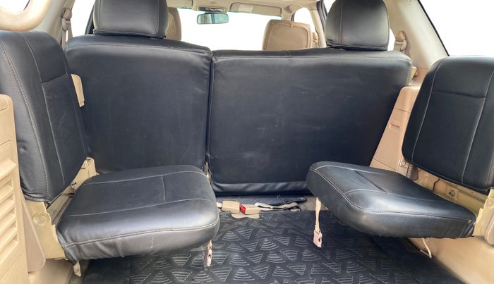 2013 Tata Safari Storme 2.2 VX 4X2, Diesel, Manual, 1,06,044 km, Third Seat Row ( optional )