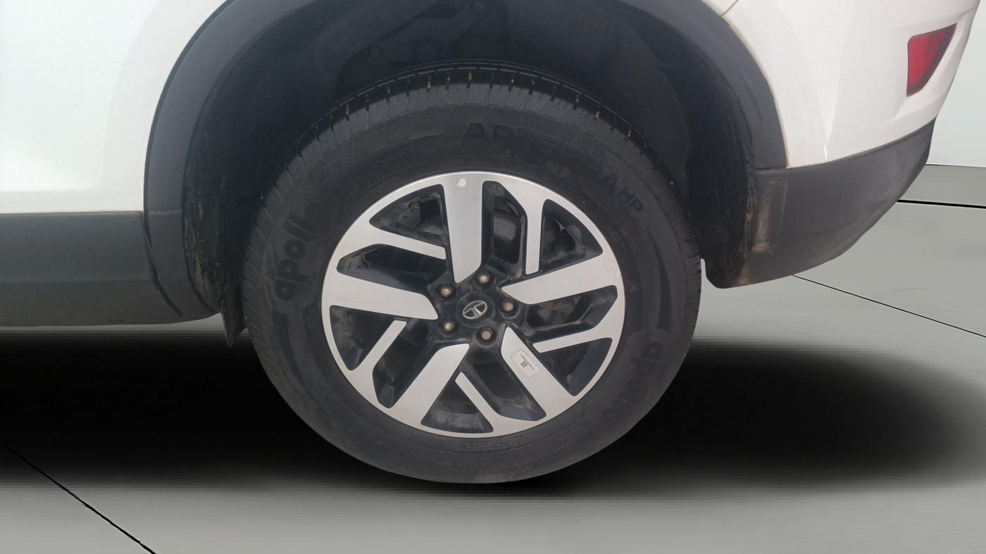 2023 Tata Harrier XZ Plus 2.0Lkryotec halo Dark Edition, Diesel, Manual, 17,494 km, Left Rear Wheel