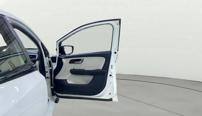 2024 Tata ALTROZ XZ Plus (S) Lux CNG , CNG, Manual, 6,724 km, RHS Front Door