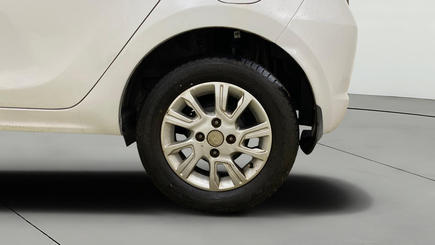 2017 Tata Tiago XZ PETROL, Petrol, Manual, 30,574 km, Left Rear Wheel