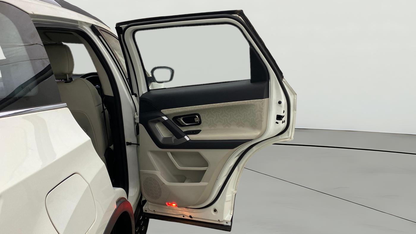 2023 Tata Safari XZA PLUS O 6STR, Diesel, Automatic, 17,805 km, RHS Rear Door