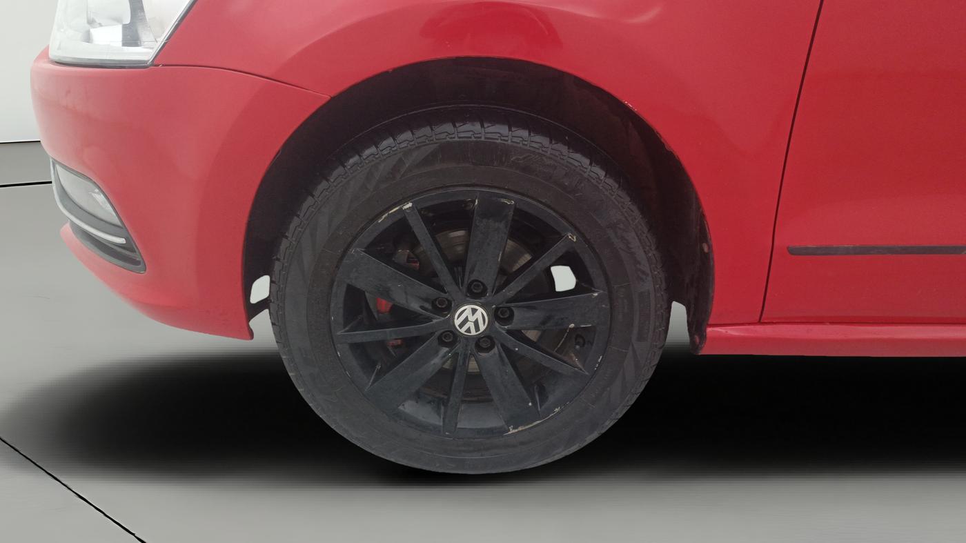 2016 Volkswagen Polo HIGHLINE1.5L, Diesel, Manual, 1,46,206 km, Left Front Wheel