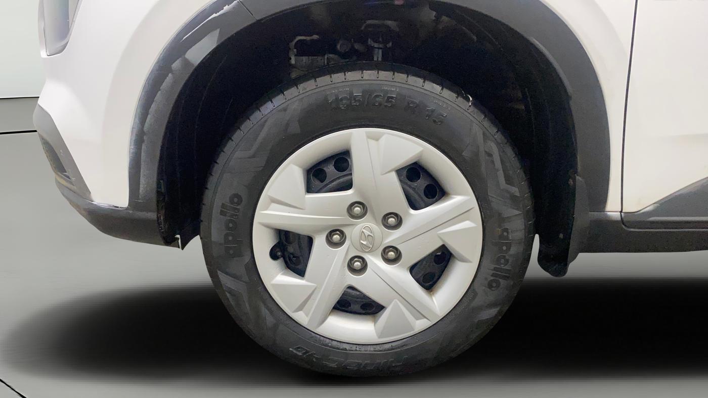 2020 Hyundai VENUE S 1.2, Petrol, Manual, 52,316 km, Left Front Wheel