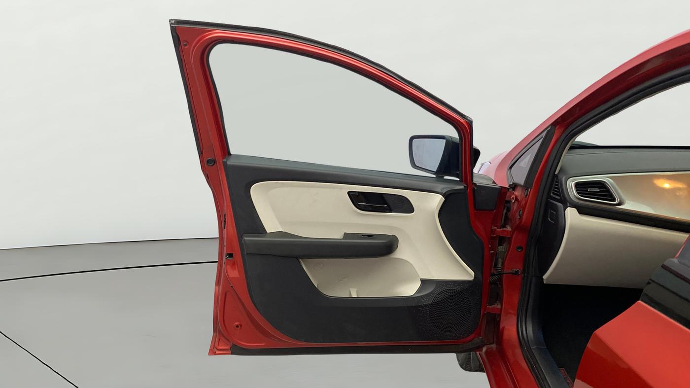 2022 Tata ALTROZ XT PETROL, Petrol, Manual, 33,028 km, LHS Front Door
