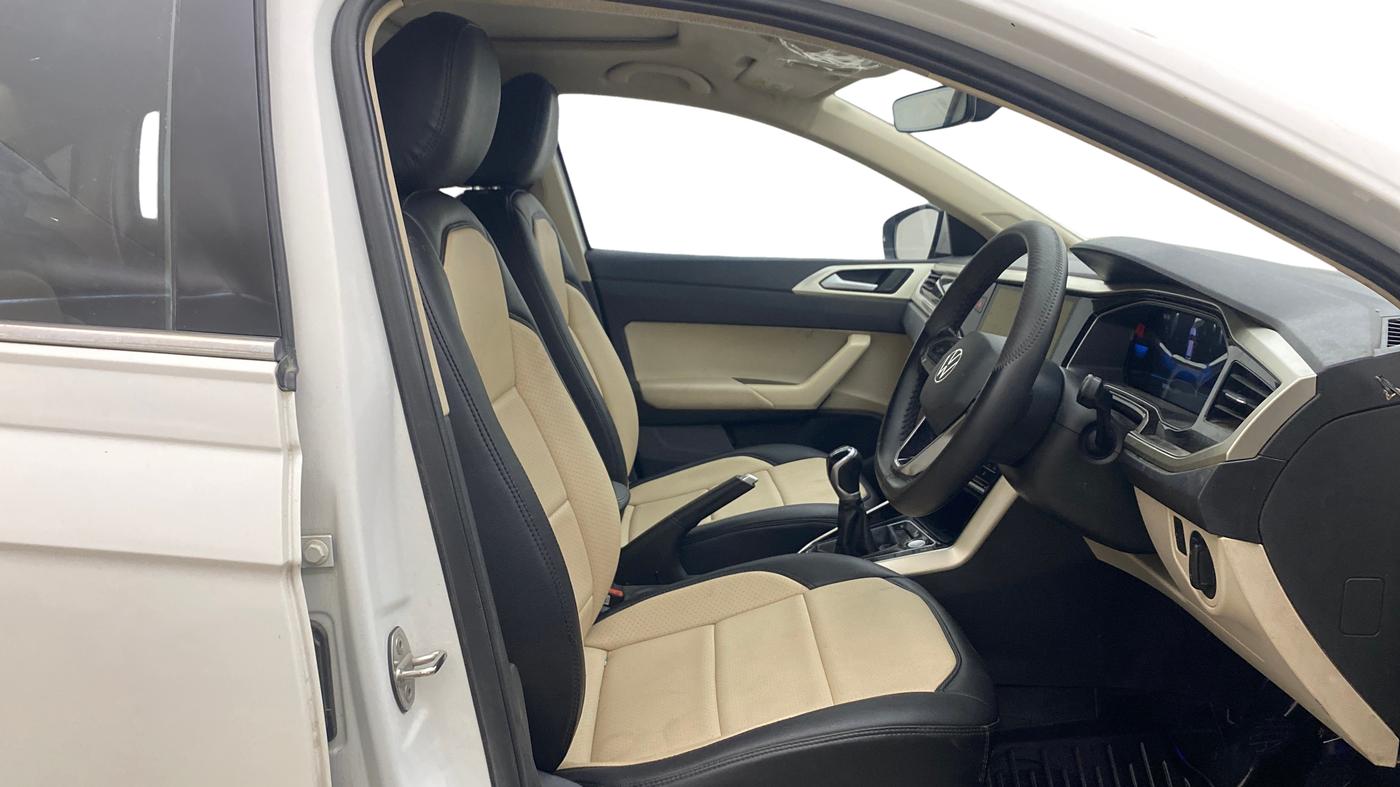 2022 Volkswagen VIRTUS TOPLINE TSI 1.0 MT, Petrol, Manual, 70,156 km, Right Side Front Door Cabin