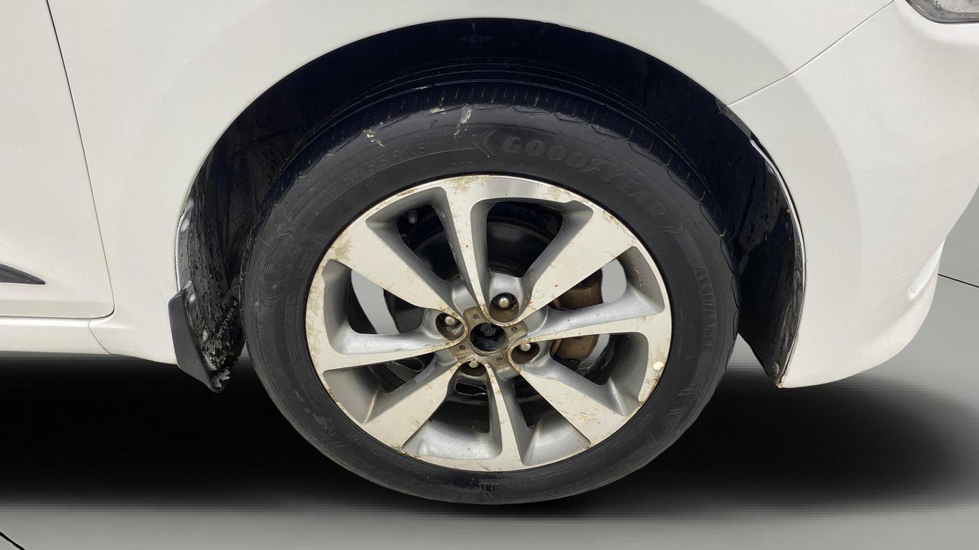 2016 Hyundai Elite i20 ASTA 1.2, Petrol, Manual, 1,20,522 km, Right Front Wheel